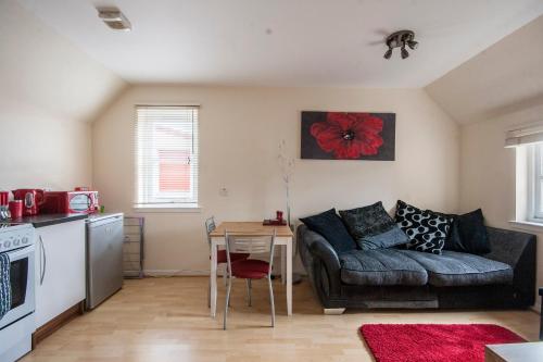8 Varis Apartments 