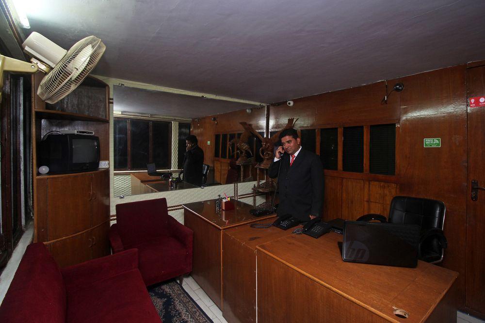 Oyo 9331 Hotel White House 