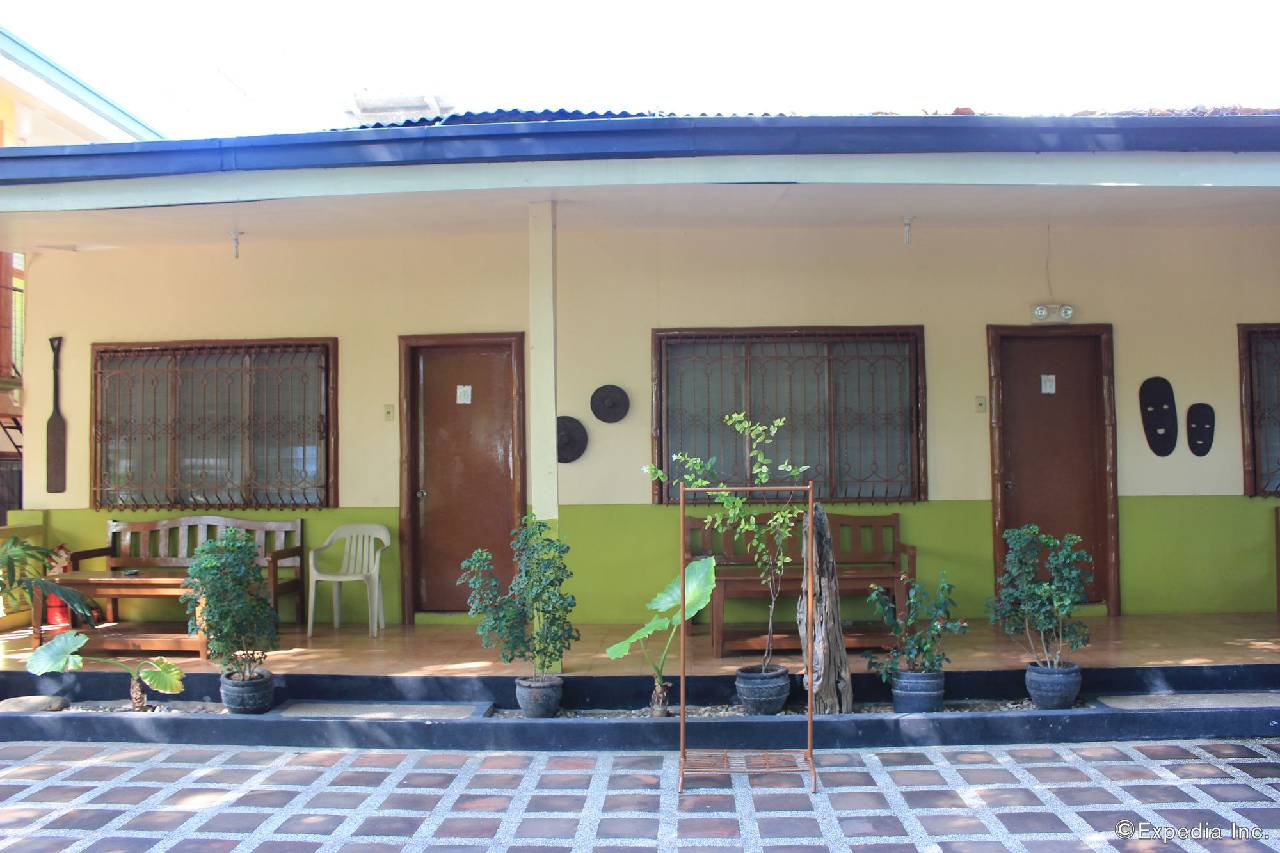 Coron Village Lodge 