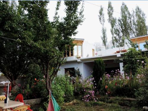 A O Guest House & Home Stay 