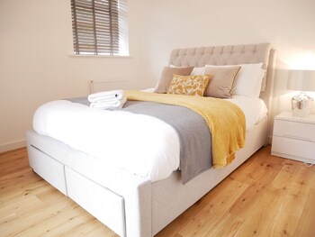 Town House Apartments Featured Image