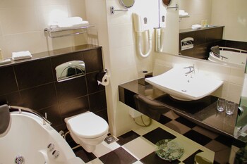 Radisson Blu Hotel Lusaka Bathroom