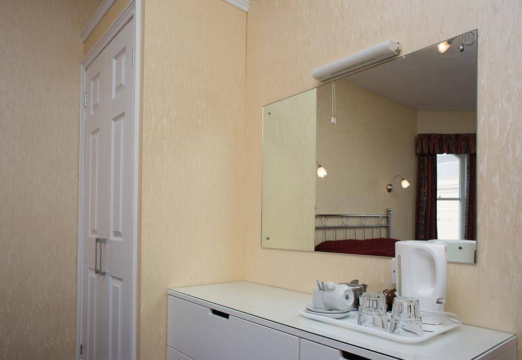 Haddon Hall Hotel (هادون هال هتل) 