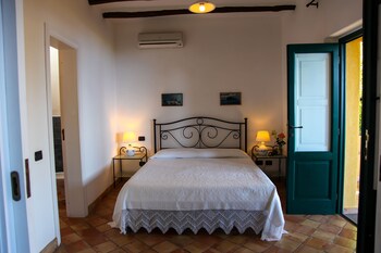 Hotel Ravesi Guestroom