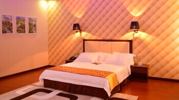 Warm Harbor Hotel Guestroom