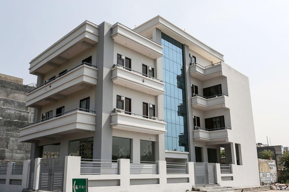 Oyo 9935 Hotel The White House 