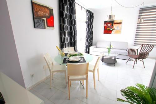 White Apartment Boutique 