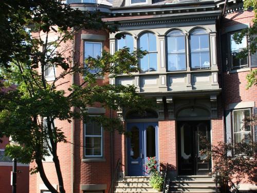 Encore Bed & Breakfast 