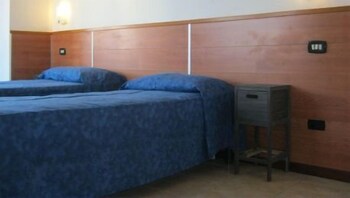 Hostello Don Carlos Guestroom