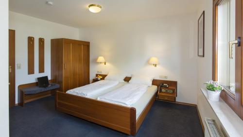 Guesthouse 329 (گست هاوس ۳۲۹) 