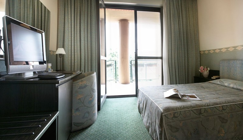 Pacific Hotel Airport Room
