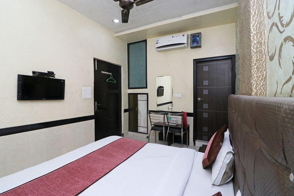 Oyo 7885 Hotel Myraa 