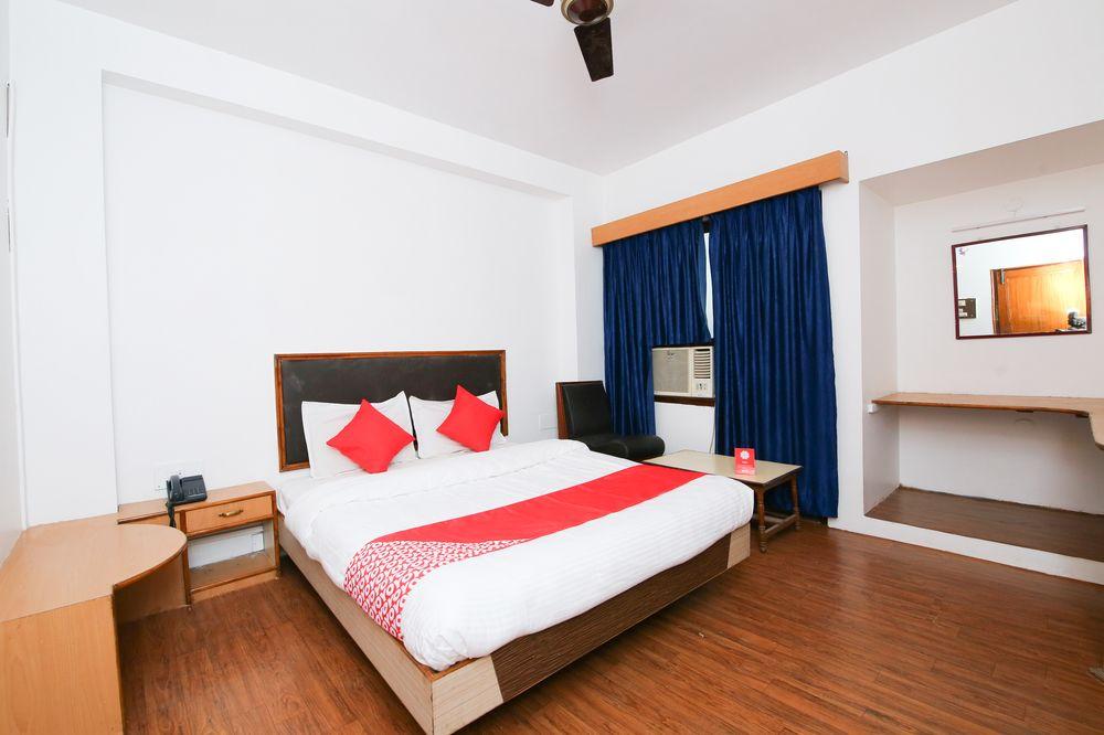 Oyo 10606 Hotel Shriradha Civic Centre 