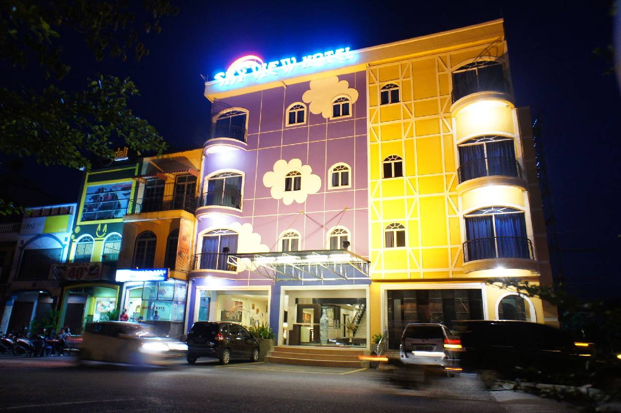 Sky View Hotel (اسکای ویو هتل) 