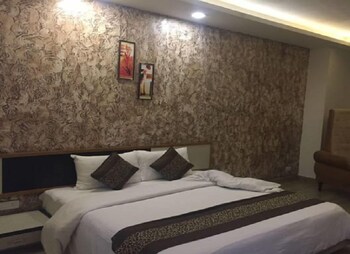 The Royal Paradise Guestroom