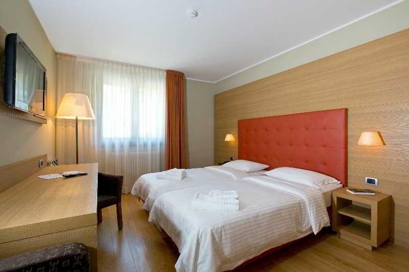 Blu Hotel Acquaseria (بلو هتل آكکواسریا) 