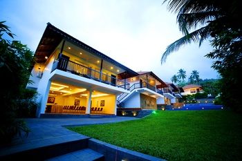 Athirappilly Green Trees Resort Interior Entrance