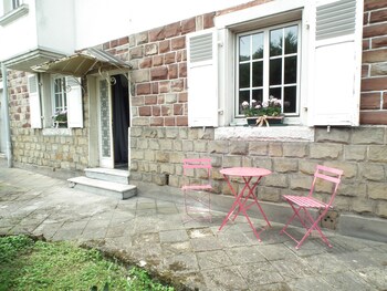 Les Vergers Hotel Entrance