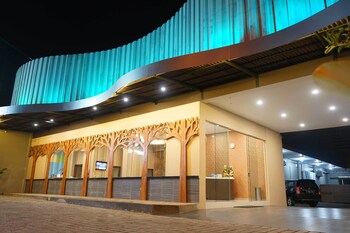 Fixon Capsule Hotel Featured Image