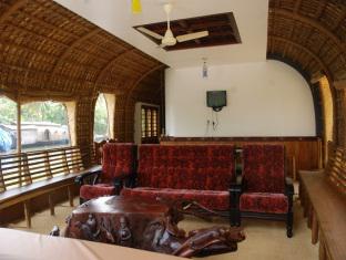 Parthasarathy Houseboat 