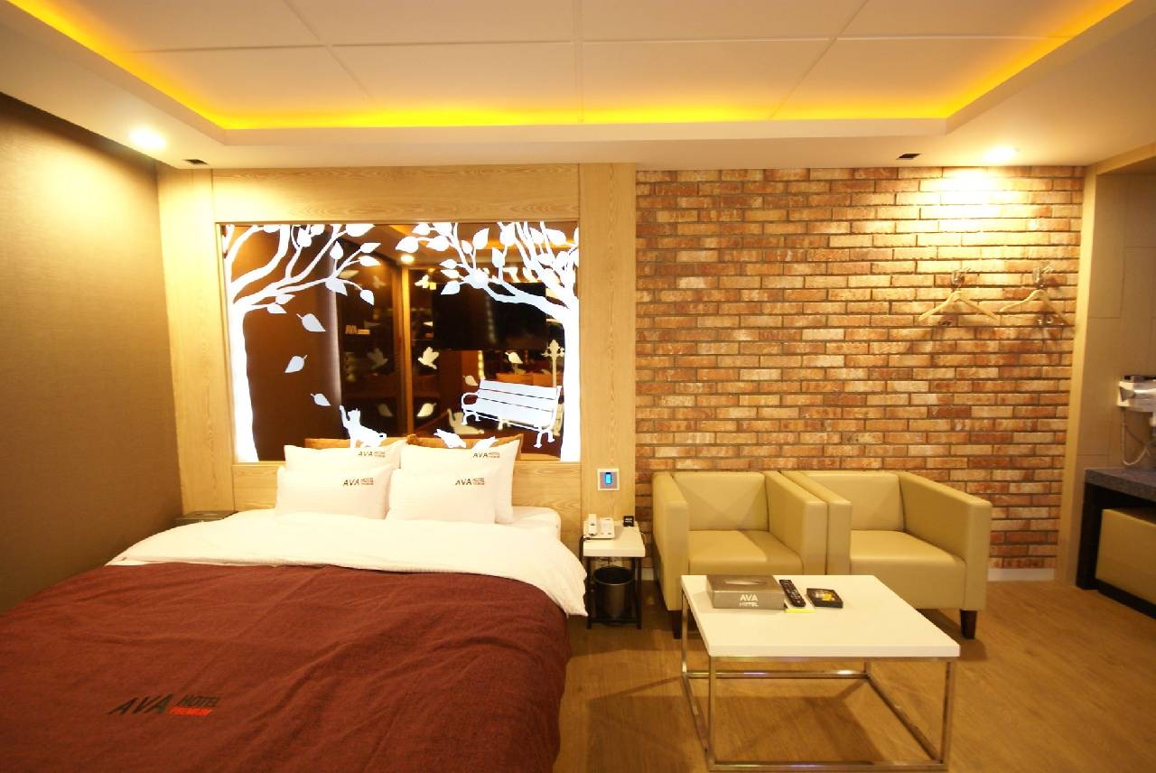 Ava Hotel Changwon (آوا هتل چانگوون) 