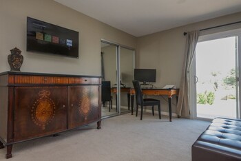 Luxurious 6br 7min To Las Vegas Strip Living Area