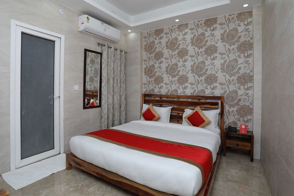 Oyo 10119 Sector 31 Guestroom