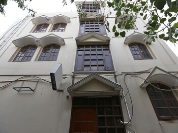 Oyo 14390 Hotel Samrat Hotel Front