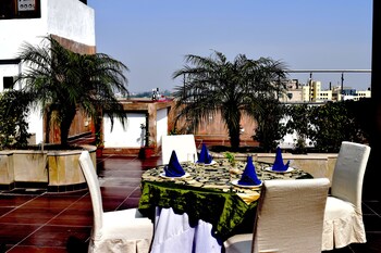Vits Mango Blossom Outdoor Dining