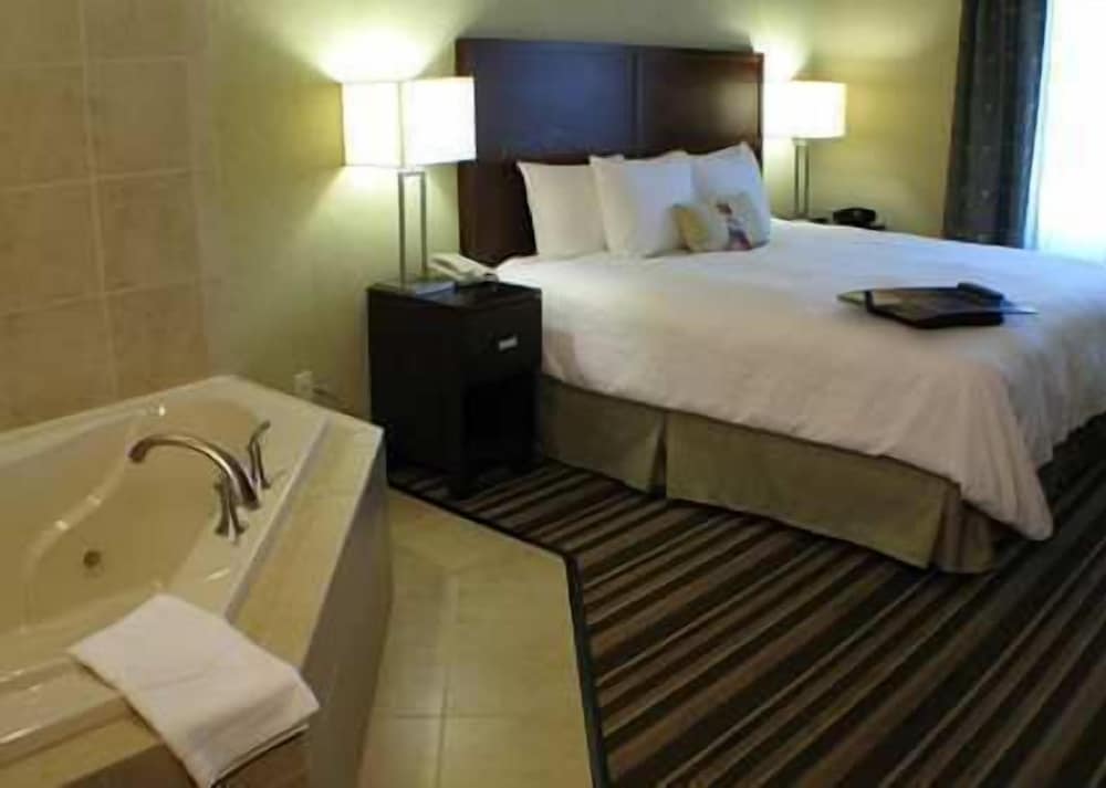 Hampton Inn & Suites Merced - photo 4