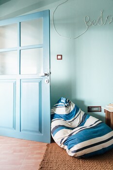 Bedspace Beach Guestroom