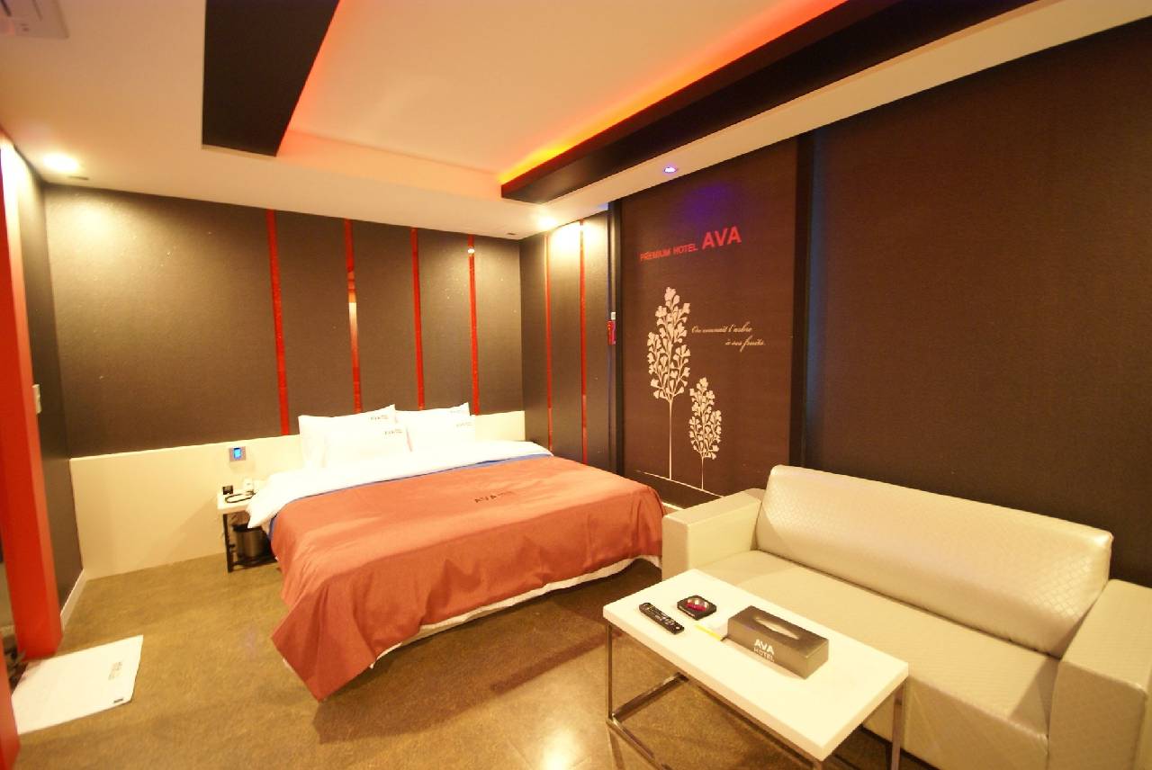 Ava Hotel Changwon (آوا هتل چانگوون) 