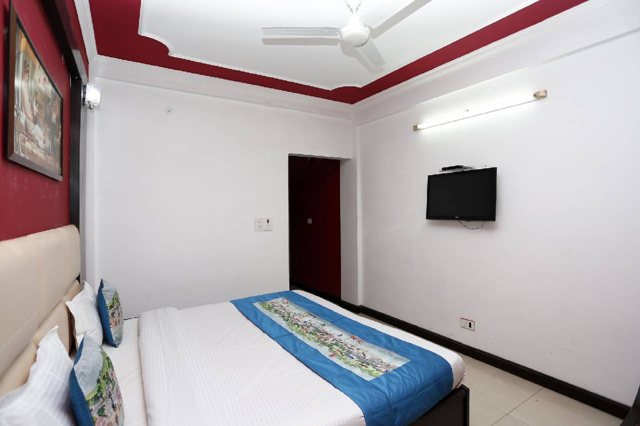 Oyo Rooms 086 Near Picture Palace 