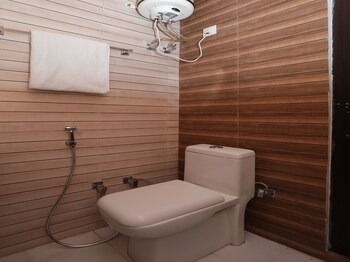 Oyo 12212 Ramanuj Cottage Bathroom