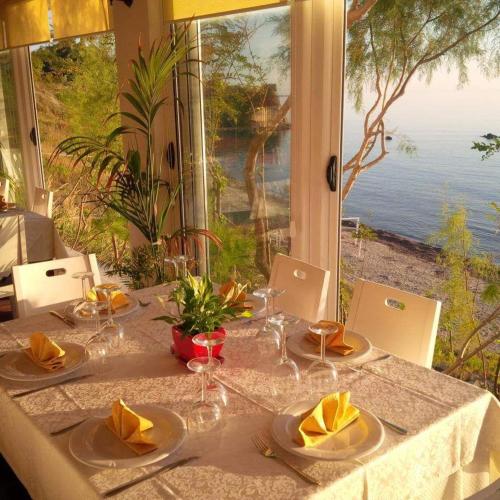 Portez Rooms 