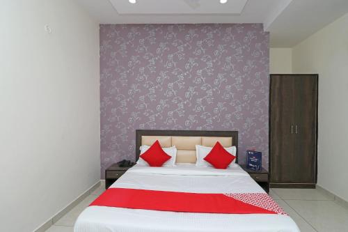 Oyo 12472 Hotel Galaxy 