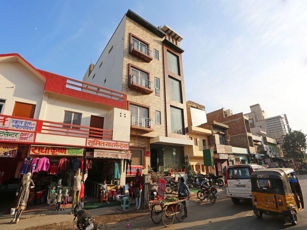 Oyo 10842 Hotel Anjali Mahal 