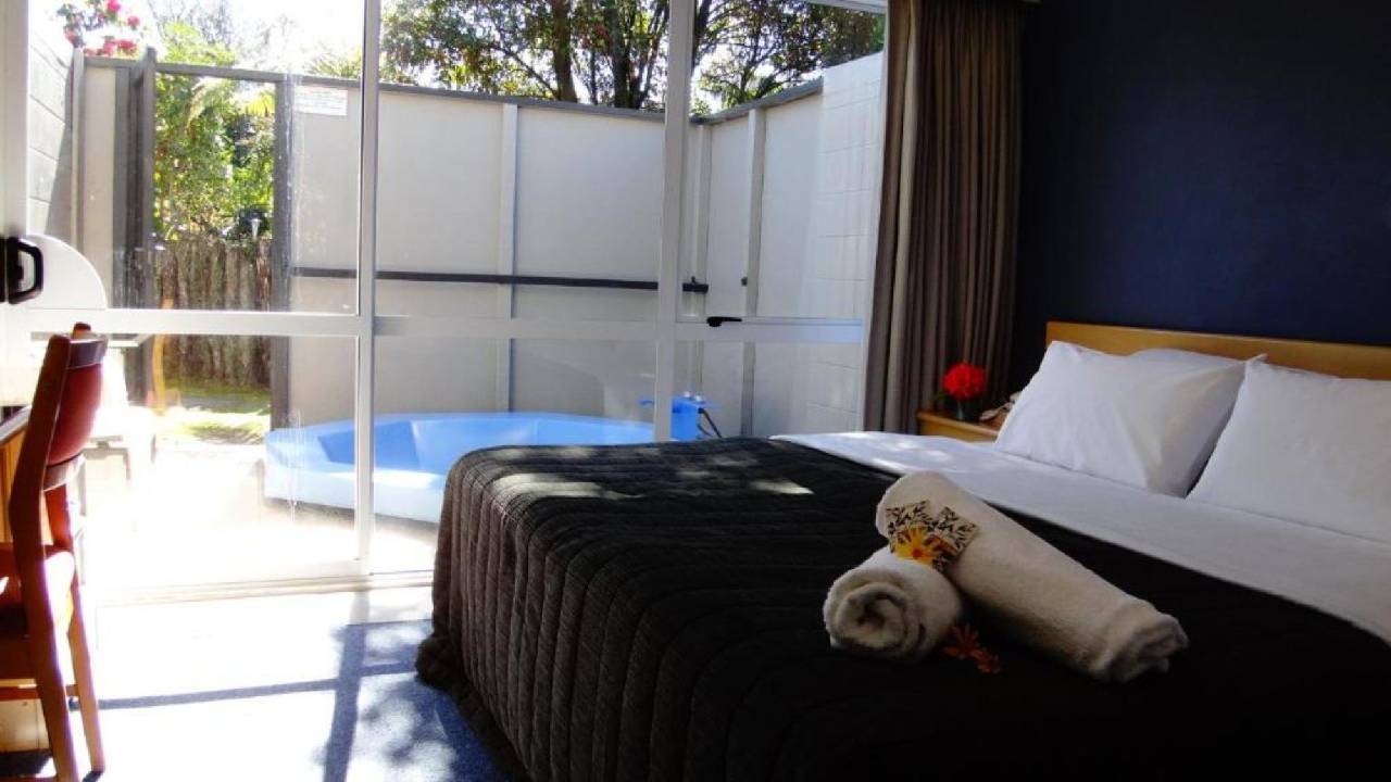 Alpin Motel & Conference Centre (آلپین موتل و كونفرنس سنتر) 