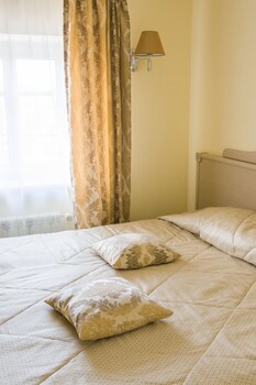 Rus Hotel Guestroom