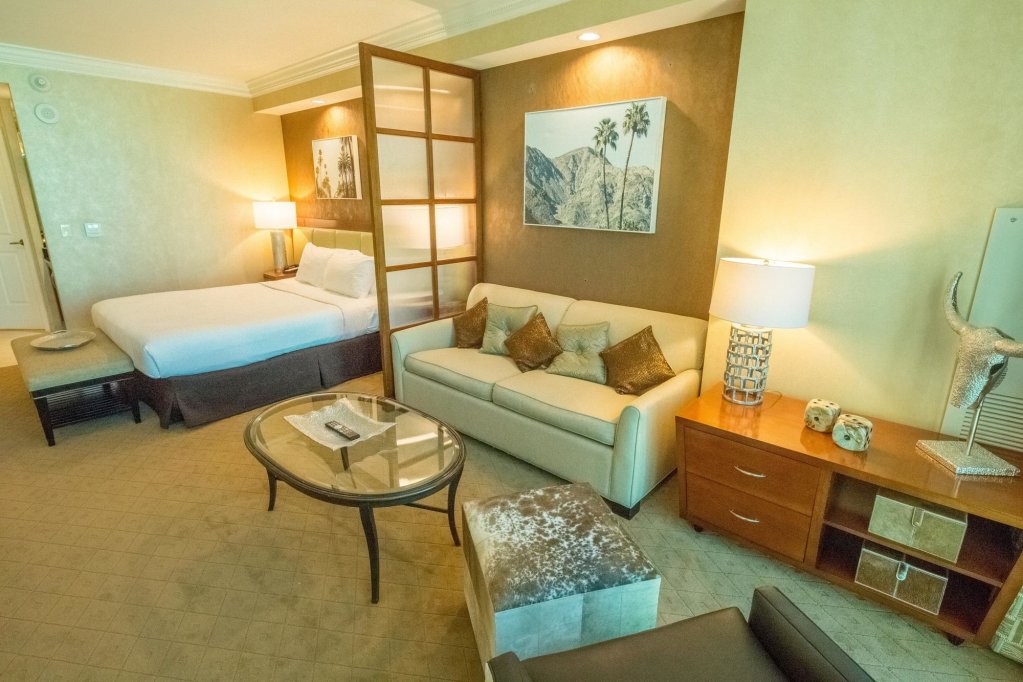 Stripview Luxury Suite At The Signature 