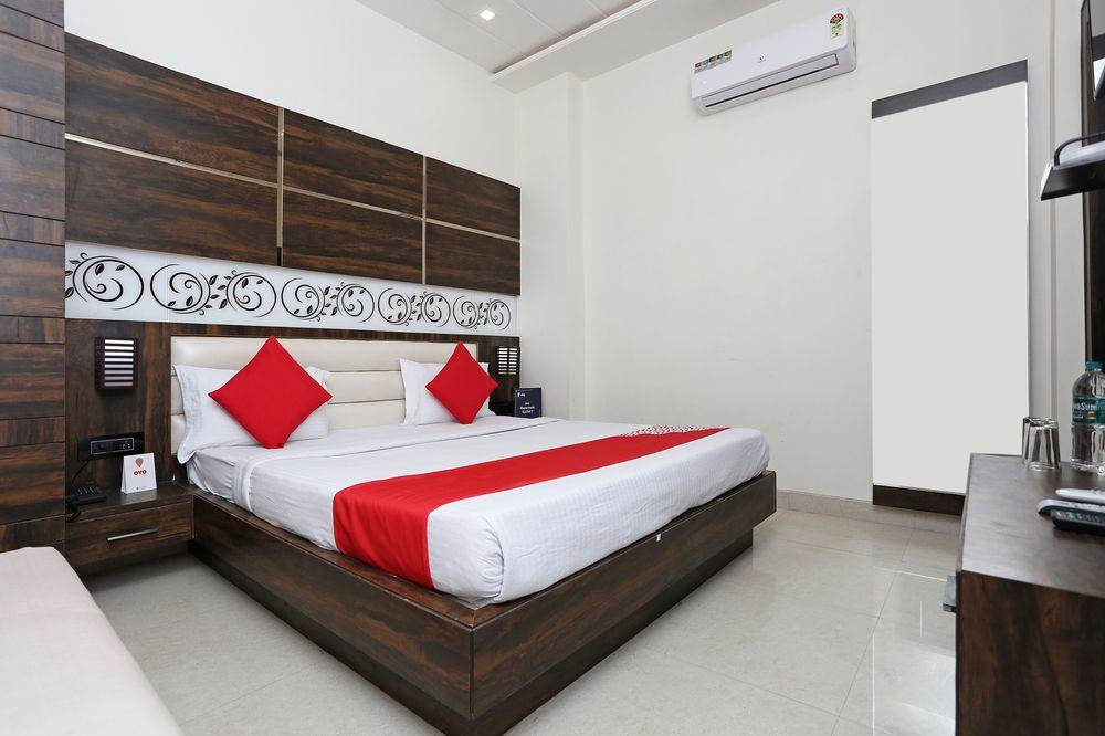 Oyo 10842 Hotel Anjali Mahal 
