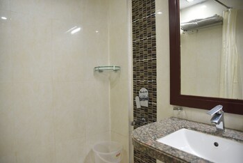 Hotel Shyam Paradise Bathroom