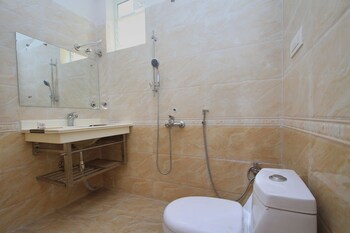 Oyo 9559 Hotel New Fort Bathroom