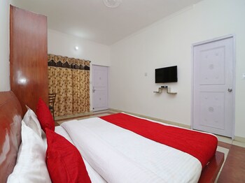 Oyo 15022 Snow Point Inn Guestroom