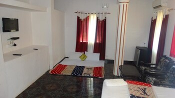 Thomson House Guestroom