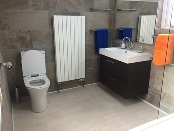 Regency Guesthouse Manchester Bathroom
