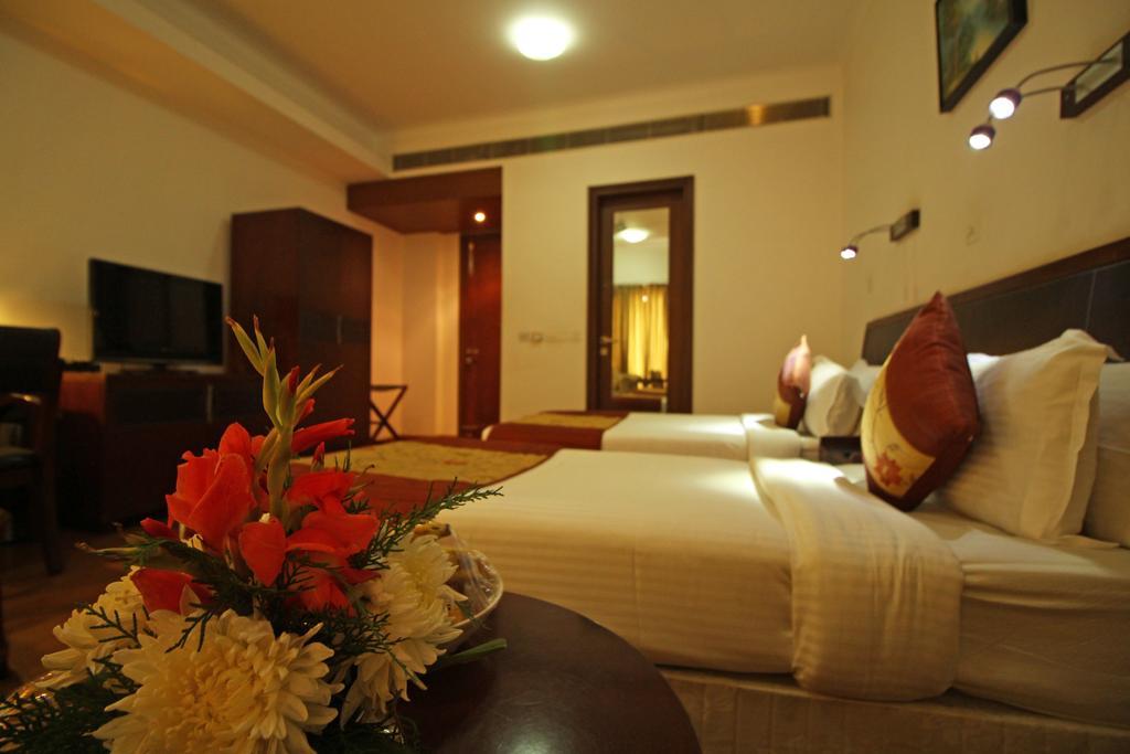 Mint Sarojville Suites 