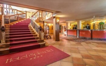 Hotel Splendid (هتل اسپلندید) Staircase