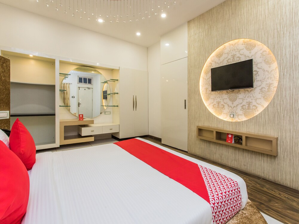 Oyo 15401 Hotel Surana Palace Guestroom