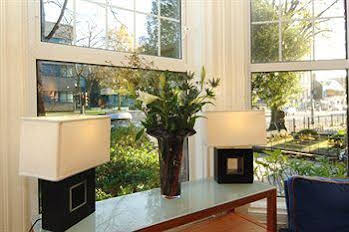 Pearl Court Guesthouse 
